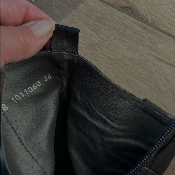 Gorgeous black boots! - Picture 10 of 16